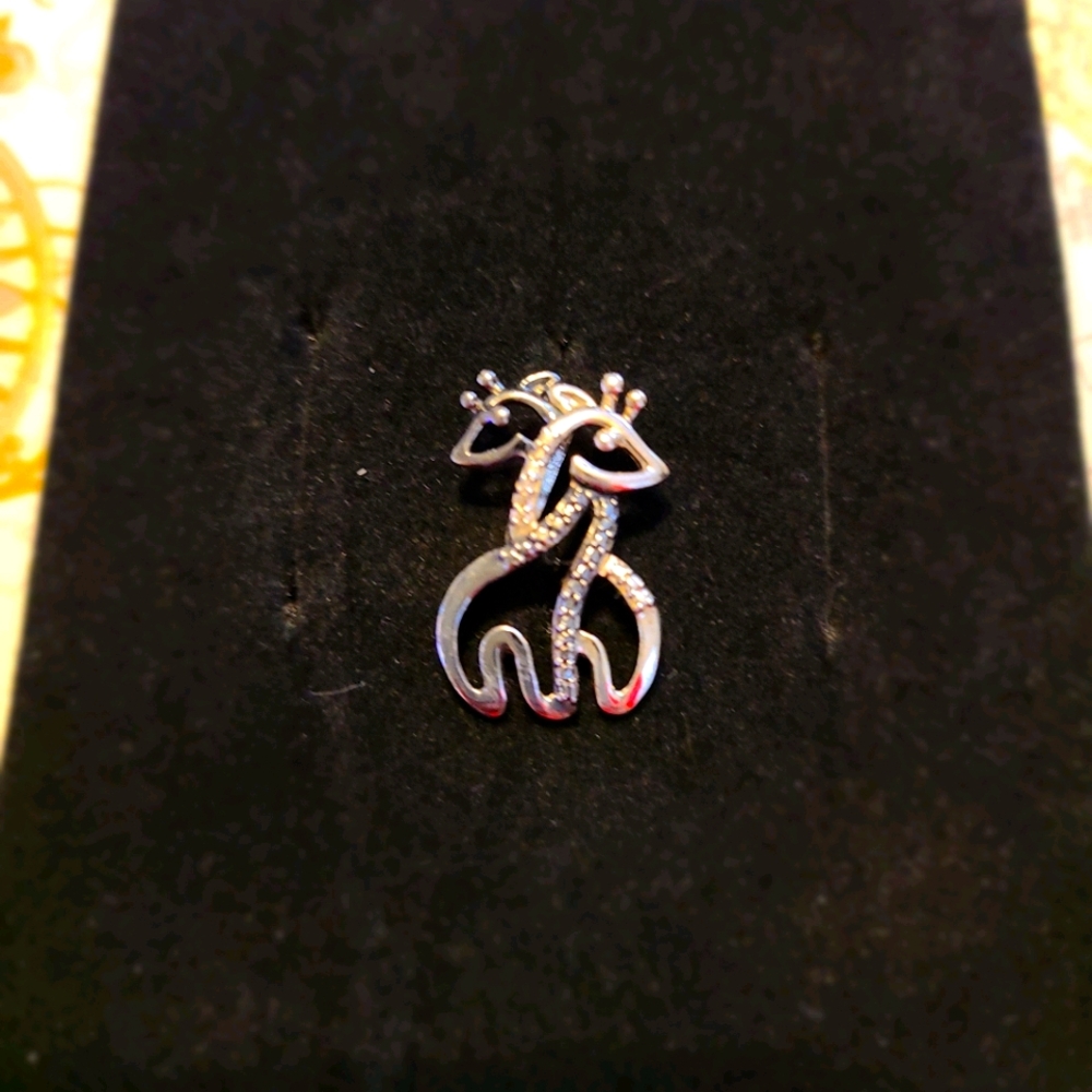 Hugging giraffe pendent